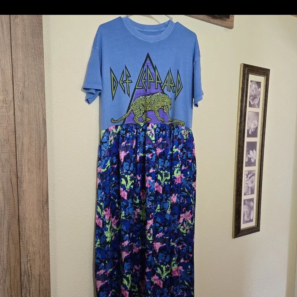Pre-loved Upcycled Def Leopare T-shirt Maxi Dress